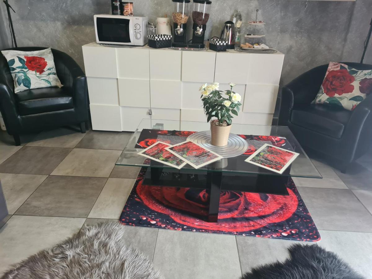 Petalo Rosso Apartment Pegognaga ภายนอก รูปภาพ